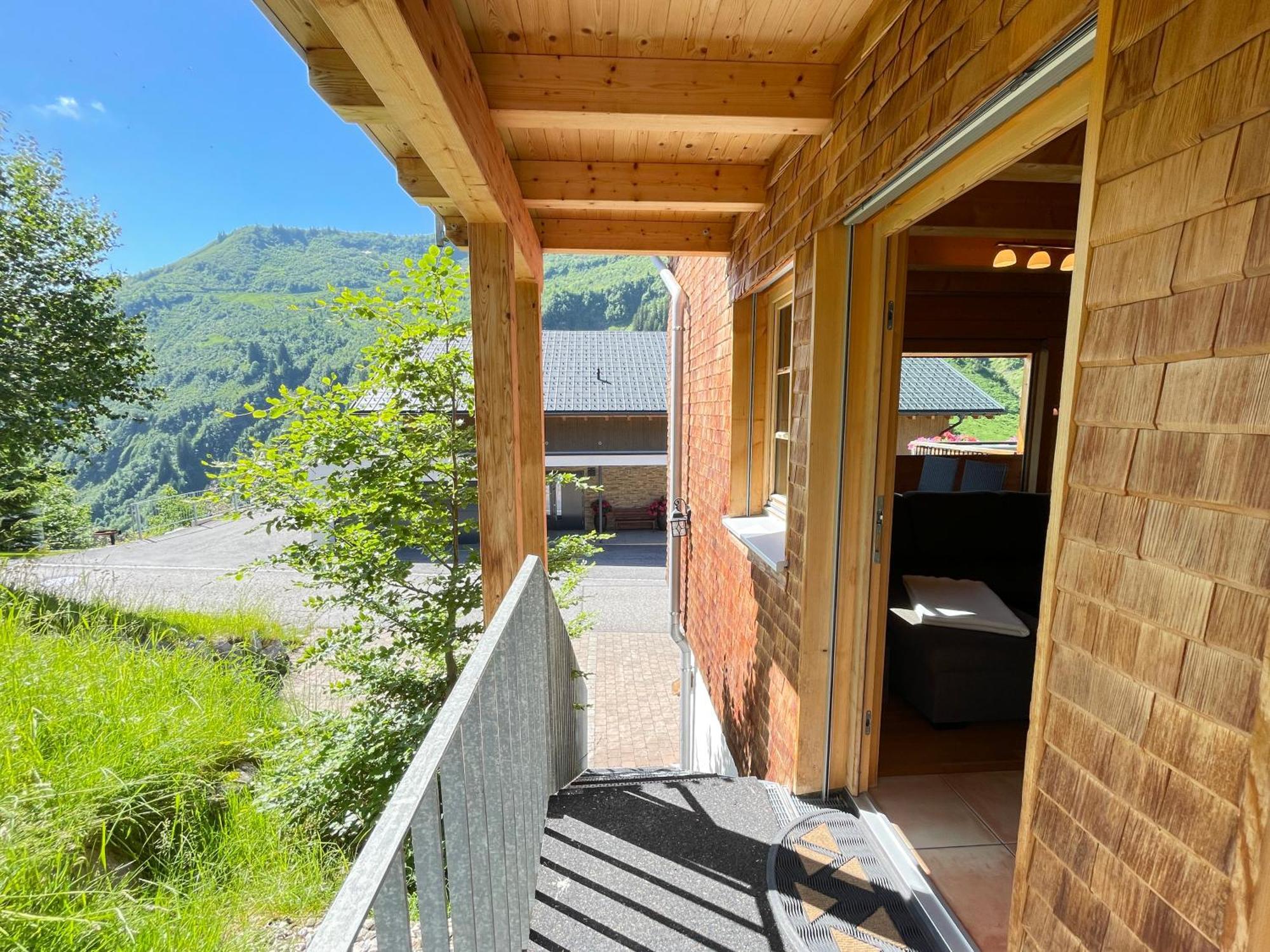 Apartament Damuelser Holzhus Zewnętrze zdjęcie